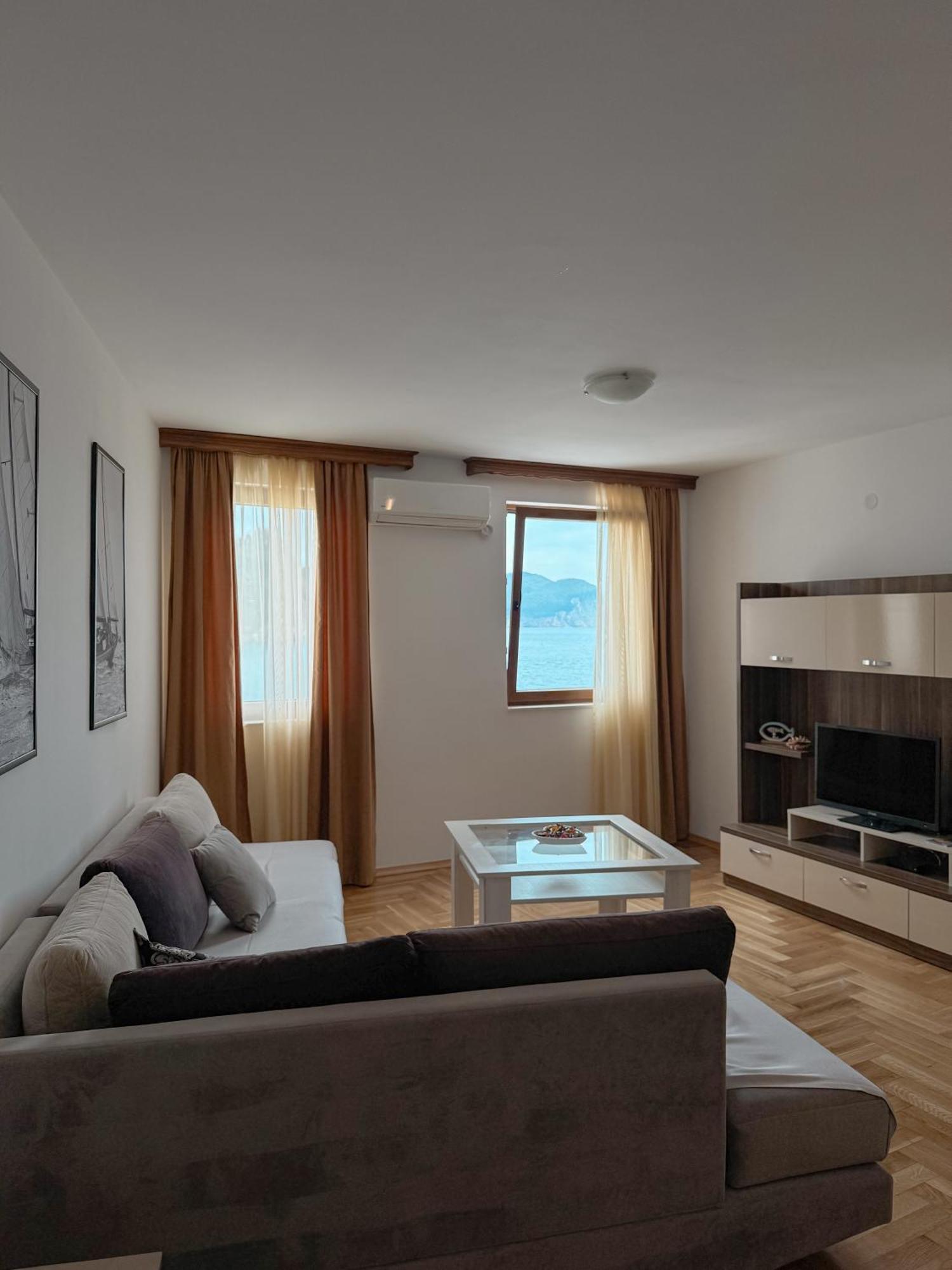 Apartments First Line Petrovac Eksteriør billede